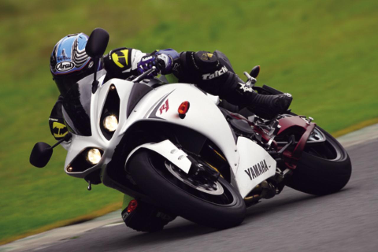 試乗ダイジェスト＞YAMAHA YZF-R1（国内仕様・2009年モデル） - web 