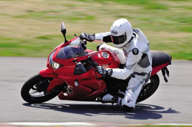 画像: <試乗ダイジェスト>KAWASAKI Ninja250R(2010年モデル)