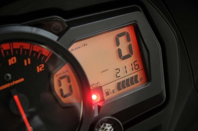 画像: インプレ開始時のオドメーターは2116km。さて、何km走れるのか……。