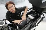 画像: シート下スペースはかなり小さい。アンテナ別体式ETCユニットは収まるが、レインウエアは無理。スポーツバイクとしては許せても、ツアラーモデルと捉えれば不満あり。