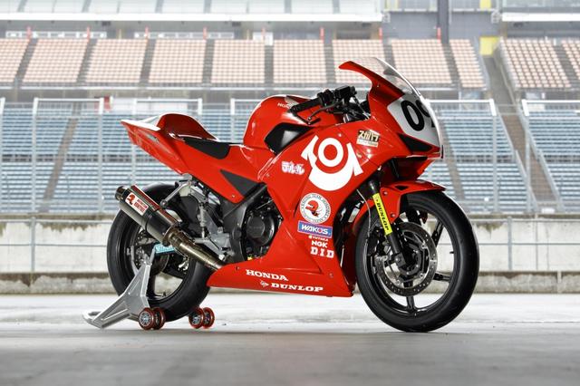 画像: CBR250Rは単気筒ハンディキャップとして300ccまでOKです。ハニービー車