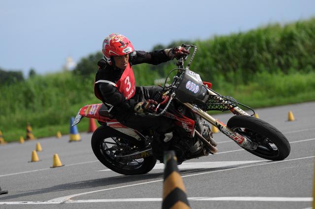 画像: Rider Yoshino, riding a CRF450X who aimed for consecutive victories dropped out due to the added penalty time in the second Heat, but he still came in third place in the first heat with a time of 1 minute and 44.846 seconds.