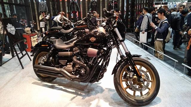 画像: そしてこれまた初公開、ハーレーのローライダーS。精悍でカッコいい!