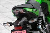 画像: テールランプは最新のトレンドでもあるLEDランプ。点灯時に『Z』の文字を組み合わせたように見えるデザインは兄貴分同様の演出で、カワサキらしさを象徴するパート。