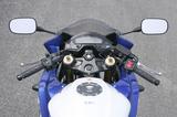 画像: CB600Fはバーハンドルだが、CBR600Fはセパハンを採用していて、ハンドルの位置自体もやや低くされている。