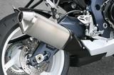画像: 新設計マフラーは、エキパイがステンレス、サイレンサーはチタン製。これにより約1.7kgもの軽量化に成功。