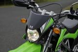 画像: これまでのV字シェイプ風のデザインから大きく変わったヘッドライトは、大型の明るい新形状のものを採用。これでフロントマスクの「表情」も大きく変わっている。