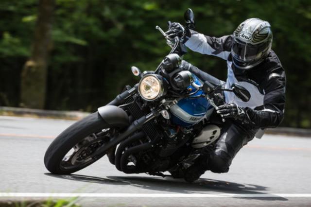 画像: 基本的な走りのテイストは国内仕様のXJR1300と同じ。素直なフットワークや取り回しのしやすさもほぼ同じだが、欧州仕様のエンジンによる、中域でのパワーの伸びやかさがスポーティさを一層輝かせている。