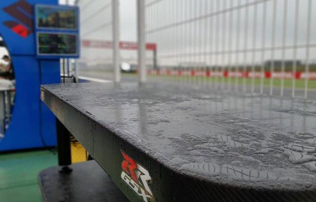 画像: タイヤトラブルで波乱の幕開け!
