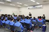 画像: 入校式は2輪、4輪の合同で行なわれた。4輪部門の中嶋悟校長からは、「自分には向いていないな、嫌だな、と思ったら、すぐに辞めたほうがいいですよ」という厳しい言葉も。