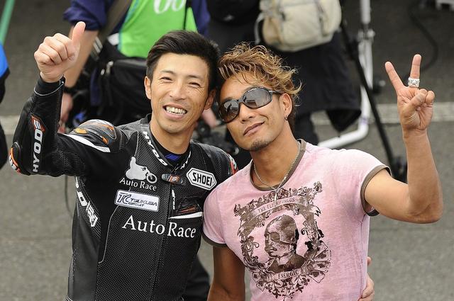 画像: 藤原 克昭さんとの記念写真風景。