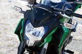 画像: 逆三角形形状のヘッドライトはマルチリフレクタータイプ。Z800やZ250とも共通したイメージを与えられ、シリーズのアイデンティティを表現。