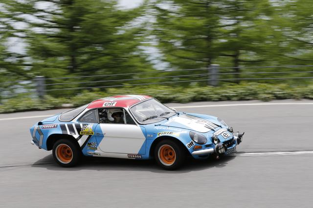 画像: 総合優勝の栄冠に輝いたアルピーヌA110。実車は非常にコンパクトです。