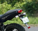 画像: テールランプには消費電力が少なく耐久性にも優れるLEDを採用。ウインカーはアンバー色の白熱球だ。