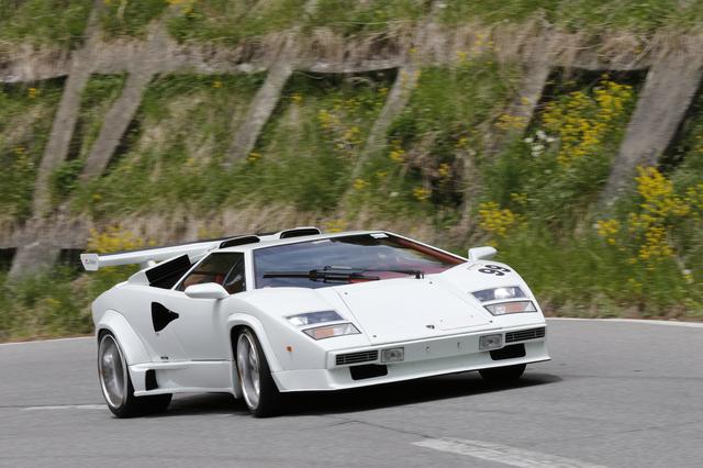 画像: スーパーカー世代の人にとっては不動の「王様」でしょう! ランボルギーニ・カウンタック。