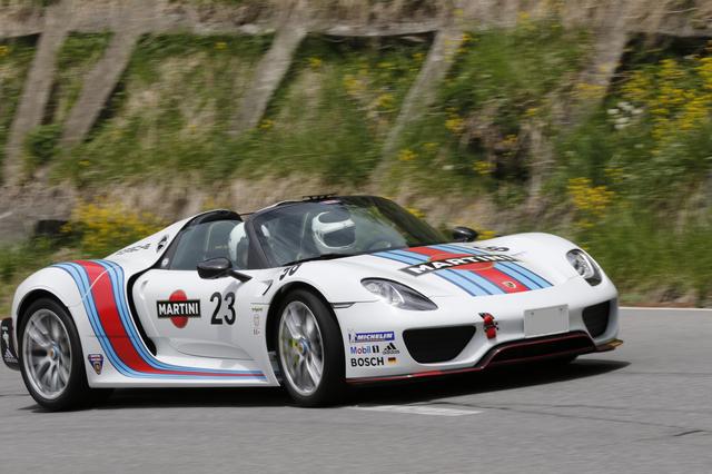 画像: ポルシェ918スパイダー。ハイブリッドで、お値段ウン億円とも言われるマシンです!