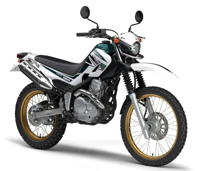 画像: Y039 YAMAHA SEROW250 ■価格:50万7600円 粘り強いパワー特性のFI仕様 249cc空冷単気筒エンジンを、スリムで軽量、ハンドル切れ角も大きく足着きの良さ、扱いやすさや快適性を重視した車体へと搭載。人気のロングセラーモデルの2016年モデルは色&グラフィックを変更。