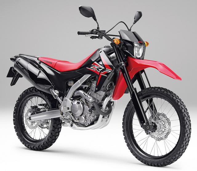 画像: H047 HONDA CRF250L ■価格:46万2240円(エクストリームレッド)/47万3040円(ブラック) 幅広い層のライダーがオフロードを楽しめるよう、トータルバランスと操縦安定性を徹底的に追求。エンジンはCBR250R用の水冷単気筒エンジンをオフロード向けにチューニングしたものが搭載されている。
