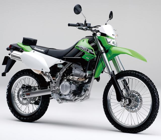 画像: K027 KAWASAKI KLX250/FINAL EDITION ■価格:55万4040円/56万4840円 1993年デビューのKLX250SRから発展してきた息の長いモデル。2008年にエンジンがFI化されるなどの大幅なリファインを受けることで、今も依然として優れたオフロード性能をキープしている。