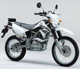 画像: K028 KAWASAKI KLX125 ■価格:34万8840円 現在国内向けモデルとしては唯一の125ccオフロードモデル。軽量な車体と124cc空冷単気筒エンジンとの組み合わせによって、気軽にオフロード走行を楽しめる。