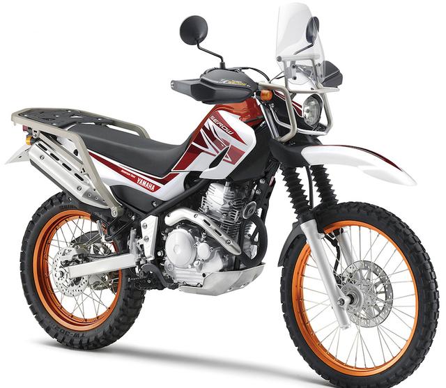 画像: Y038 YAMAHA TOURING SEROW ■価格:55万9440円 ワイズギア製のアドベンチャースクリーン、ブラッシュガード、アドベンチャーリアキャリア、アルミアンダーガードの4点のパーツを組み合わせたパッケージ。セローの積載性と機能性を高めている。