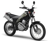 画像: Y041 YAMAHA TRICKER ■価格:42万7680円 セロー系の空冷単気筒エンジンとスリムな車体をベースに、トライアルマシンのような外装と、フロント19インチ・リア16インチのホイールを装着。懐の深いユニークなストリート系ファンバイク。