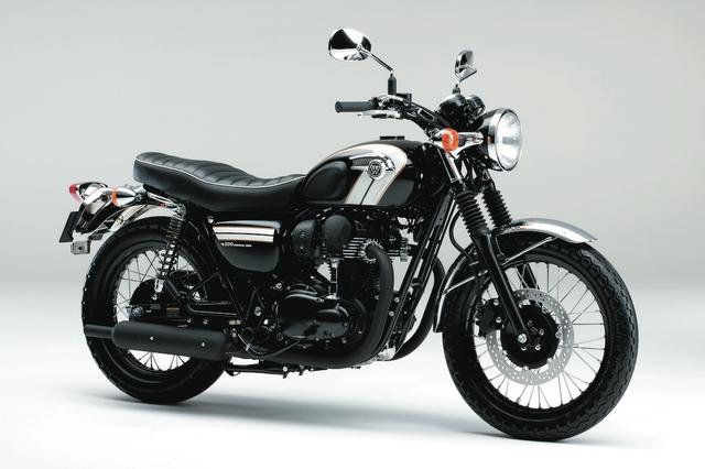 画像: K015 KAWASAKI W800/SPL ■価格:87万4800円/90万6120円 60年代の名車・W1をイメージさせる美しいスタイルが特徴。塗装や仕上げのグレードは高く、空冷並列2気筒エンジンはFI仕様。個性的なフィーリングやサウンドを、美しいスタイルと共に堪能できる。