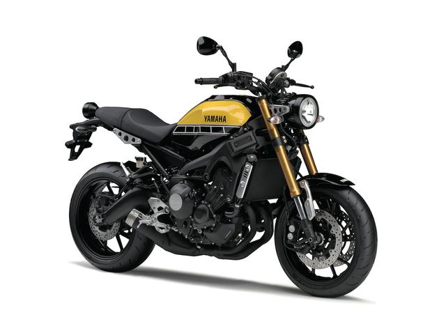 画像: Y016 YAMAHA XSR900/60th Anniversary ■価格:104万2200円/107万4600円 (60th Anniversary) 共通コンポーネンツを採用するMT-09、MT-09トレーサーに続く第3弾モデル。「ザ・パフォーマンス・レトロスター」をコンセプトに、レトロなスタイルに最新技術を取り入れた高いパフォーマンスを合体させたロードスポーツだ。60周年記念モデルは受注期間限定。