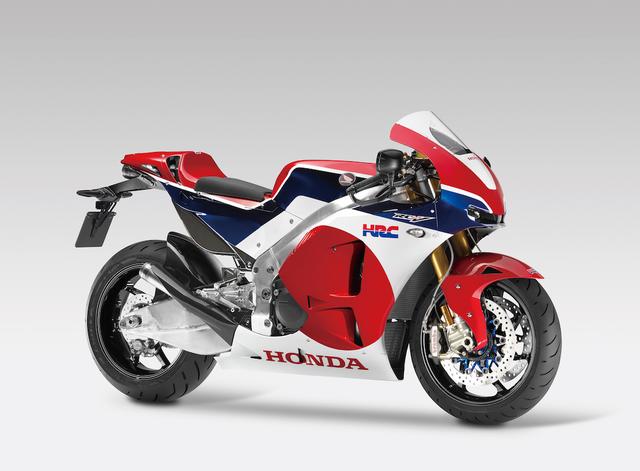 画像: H006 HONDA RC213V-S ■価格:2190万円 2013、2014年のMotoGP優勝マシンとなったホンダRC213Vをベースに開発されたレプリカモデル。公道走行のために保安部品の追加など、最低限の変更を加えもの。熊本製作所で専任スタッフが1日1台を手組みで組み上げる。