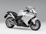 画像: H004 HONDA VFR1200F/Dual Clutch Transmission ■価格:162万円~172万8000円(DCT) VFRシリーズのフラッグシップモデル。2012年のマイチェンではトラクションコントロールを新たに搭載。エンジンの改良や燃費向上、燃料タンク容量アップ、DCTの機能追加などでさらに完成度を高めた。