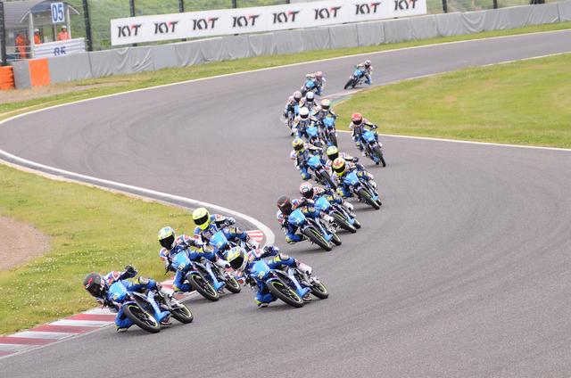 画像: こんな感じです ヘルメットだけ各ライダー違うのね…