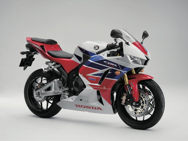 画像: H019 HONDA CBR600RR ■価格:112万9680円〜133万4880円 エンジン、フレームやサスなどを熟成を重ねたメカニズムで固めた、国内モデル唯一のミドルスーパースポーツ。最高出力は海外仕様の120PSから78PSに絞られるが国内の道路事情には最適な仕上がり。