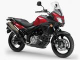 画像: S018 SUZUKI V-STROM650 ABS ■価格:90万7200円 程よい軽さとスリムさを両立した車体とグラディウス譲りのVツインエンジンを組み合わせたVストローム650。国内モデルはアンダーガードが装着され、ギア比もやや高速寄りに変更。