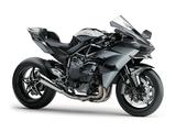 画像: K014 KAWASAKI NINJA H2R ■価格:572万4000円 スーパーチャージャー・エンジンによる異次元の動力性能が魅力のニンジャH2のサーキット専用モデル。カーボンパーツの採用などで軽量化し、エンジンは300PS‼ 超高速走行時のフロントリフトを防ぐウィングをカウルに装備。