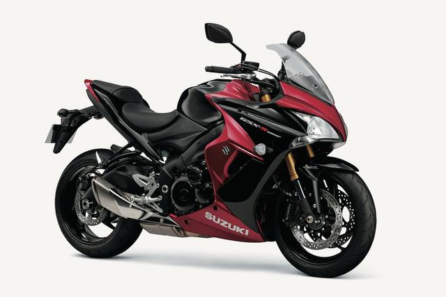 画像: S013 SUZUKI GSX-S1000F ABS ■価格:116万6400円 GSX-R1000用をベースにストリート向けにチューニングされたエンジンを積むエキサイティングなスーパーネイキッド・GSX-S1000に、フルカウルをプラスしたオールラウンドスポーツ。