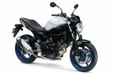 画像: S019 SUZUKI SV650 ABS ■価格未定 水冷Vツインをスタイリッシュなボディに搭載したグラディウスの後継モデル。「バック・トゥ・オリジン=原点回帰」をコンセプトに、1999年に登場しグラディウスのルーツともなった初代SV650の車名を復活させるとともに、SVの魅力であったスポーティな走りを実現することを目指して開発された。