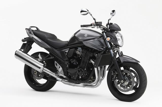 画像: S010 SUZUKI BANDIT1250 ABS ■価格:109万800円 バンディットシリーズのベースモデルとなるネイキッド。オーソドックスなフォルムだが、特徴的な形状のヘッドライトを採用し、個性を演出している。エンジンは他のグレード同様、信頼性の高い1254cc水冷ユニット。