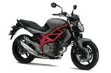 画像: S008 SUZUKI GLADIUS ABS ■価格:95万400円 独創性にあふれるスタイルと操る楽しさ、街に似合うファッション性を追求したグラディウス。トレリス構造のダイヤモンドフレームに中低速トルクを重視した90度Vツインを搭載する。