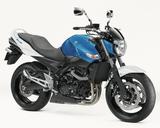 画像: S021 SUZUKI GSR400 ABS ■価格:88万5600円 軽量で剛性の高いアルミフレーム、GSX-R600用ベースのエンジンなどを備えるクラス唯一のスーパーネイキッド。現行モデルは400cc歴代最高の最高出力61PSを発揮する。