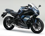 画像: K016 KAWASAKI NINJA400/SE ■価格:66万8520円/74万880円 (ABS SE) 輸出モデルのニンジャ650をベースに、開発された国内向け400cc版。スチール製ダブルぺリメターフレームやサスペンションなど基本構成はNinja650譲り。SEはABSを装備し、専用のカラーリングを採用した上級モデル。