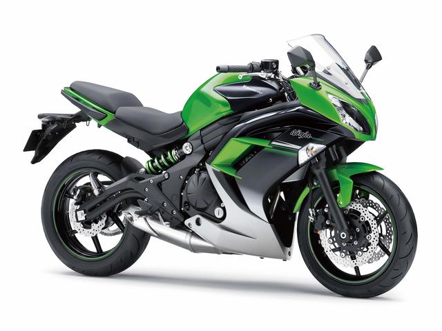 画像: K012 KAWASAKI NINJA650 ■価格:84万2400円 ER-6nをベースにフルカウルを装着したモデル。ニンジャシリーズらしいデュアルヘッドライトを備えたフルカウルによって高速走行時の快適性も獲得し、オールラウンドに使える完成度の高いミドルスポーツツアラーとなった。