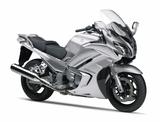 画像: Y002 YAMAHA FJR1300A/AS ■未定 欧州で高い評価を受けるスポーツツアラー・FJR1300がモデルチェンジ。ヘッドライト、テールランプのLED化&デザイン変更に加え、メカニズム面ではミッションの6速化で高速巡航性能を向上。同時にスリッパークラッチも装備された。