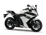 画像: Y009 YAMAHA XJ6 DIVERSION / ABS/ F/F ABS ■価格:81万円/86万4000円/85万3000円/90万7200円 使い勝手の良さと、優れた動力性能で、幅広いライダーに支持されている「XJ6」シリーズ。ハーフカウル仕様が「Diversion」、フルカウル仕様が「Diversion F」 となる。それぞれABS仕様も用意されている。