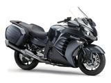 画像: K002 KAWASAKI 1400GTR ■価格:177万1200円 超高速性能と快適性を両立させ、パニアケースも装着したメガツアラー。エンジンは扱いやすさを加える方向へとリファイン、シャフトドライブも採用。ライダーをサポートする各種装備も満載されている。