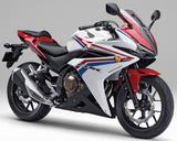 画像: H020 HONDA CBR400R ■価格:69万9840円 ~78万3000円 防風効果の高いフルカウルを装備したスーパースポーツロードモデルのCBR400Rが、2016年2月にスタイリングを一新。排気効率の向上とマスの集中化を図る新型マフラー、フロントフォークへのプリロードアジャスター追加、燃料タンクの容量アップなど、細部の熟成も進められている。