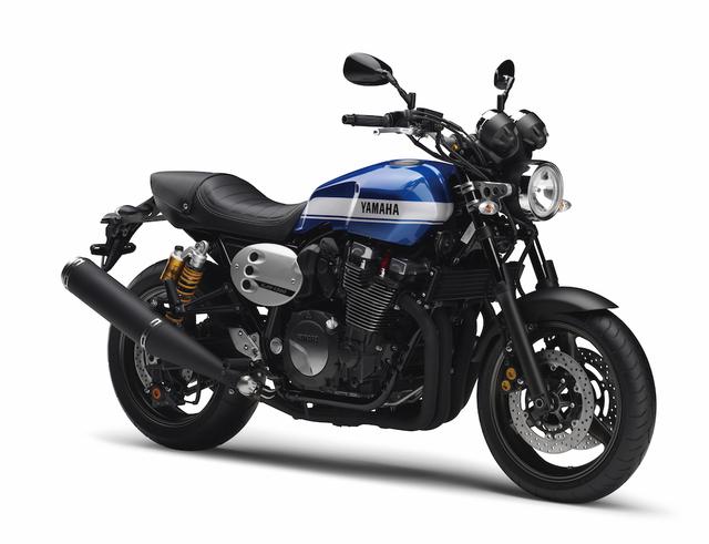 画像: Y004 YAMAHA XJR1300C ■価格:135万円 ヴィンテージテイストを求める欧州のユーザーの声に応え、ヘリテイジスタイルを取り入れて誕生したXJR1300C。XJRの軽快な身のこなしや素直なハンドリングは健在だ。