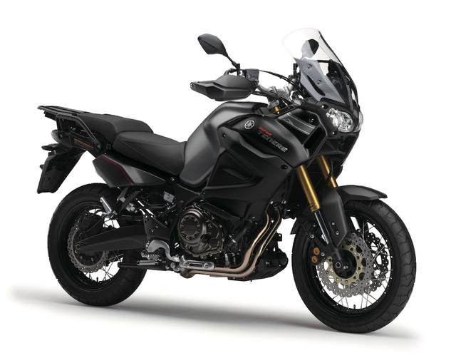 画像: Y011 YAMAHA XTZ1200Z/ZE Super Ténéré ■価格:165万2400円/176万400円 パリダカマシンがルーツの本格アドベンチャーツアラーで、柔軟なサスと並列2気筒エンジンでどんな道にも対応可能な高い走破性を持つ。ZEは電動調整式サスを標準装備したモデル。