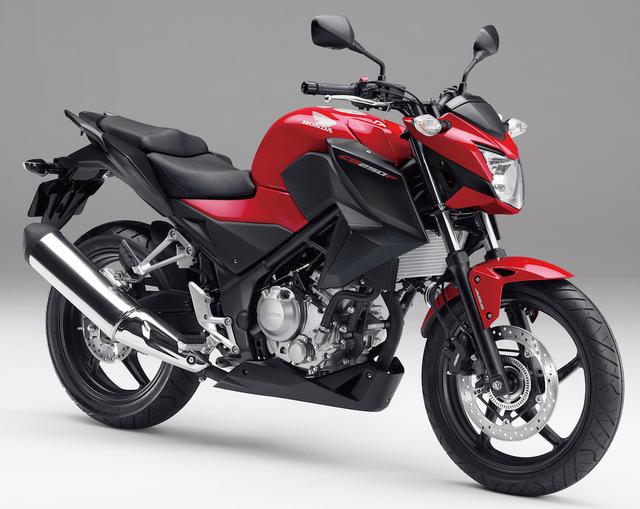 画像: H026 HONDA CB250F ■価格:46万4400円/51万5160円 CBR250Rをベースに開発されたネイキッド。ハンドルレイアウトの関係によりフォークはインナーパイプ長がCBRより30㎜ほど短く設定。CBRに近いハンドリングを実現するために、バネの体積・オイル量を調整されている。