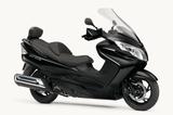 画像: S038 SUZUKI SKYWAVE250 LIMITED ■価格:69万1200円 スズキ製スクーターではおなじみの、冬期のライディングを快適にすることを狙ったリミテッドモデル。ロングスクリーンやナックルバイザー、グリップヒーター、タンデムバックレストを標準装備。