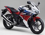 画像: H025 HONDA CBR250R ■価格:49万8960円〜56万5920円 CBR250Rは2014年のモデルチェンジで2眼タイプのスポーティなフロントマスクなどでスタイルを一新。エンジンは高回転でよりリニアな特性となり、同時に燃費も向上。足着き性も見直された。